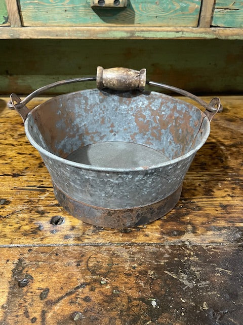 Metal Bucket    #6105