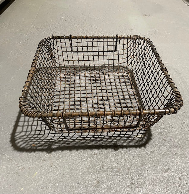 Vintage Wire  Basket #6324 Byron