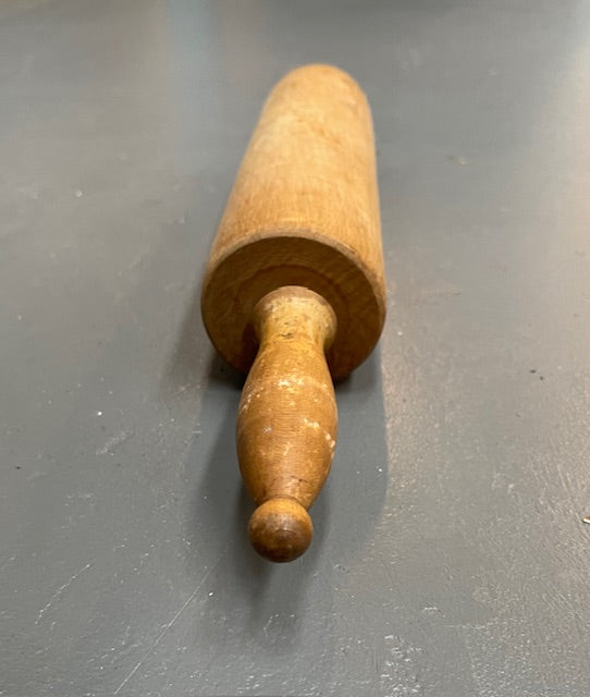 Vintage European  Wooden Rolling Pin #5992  Byron